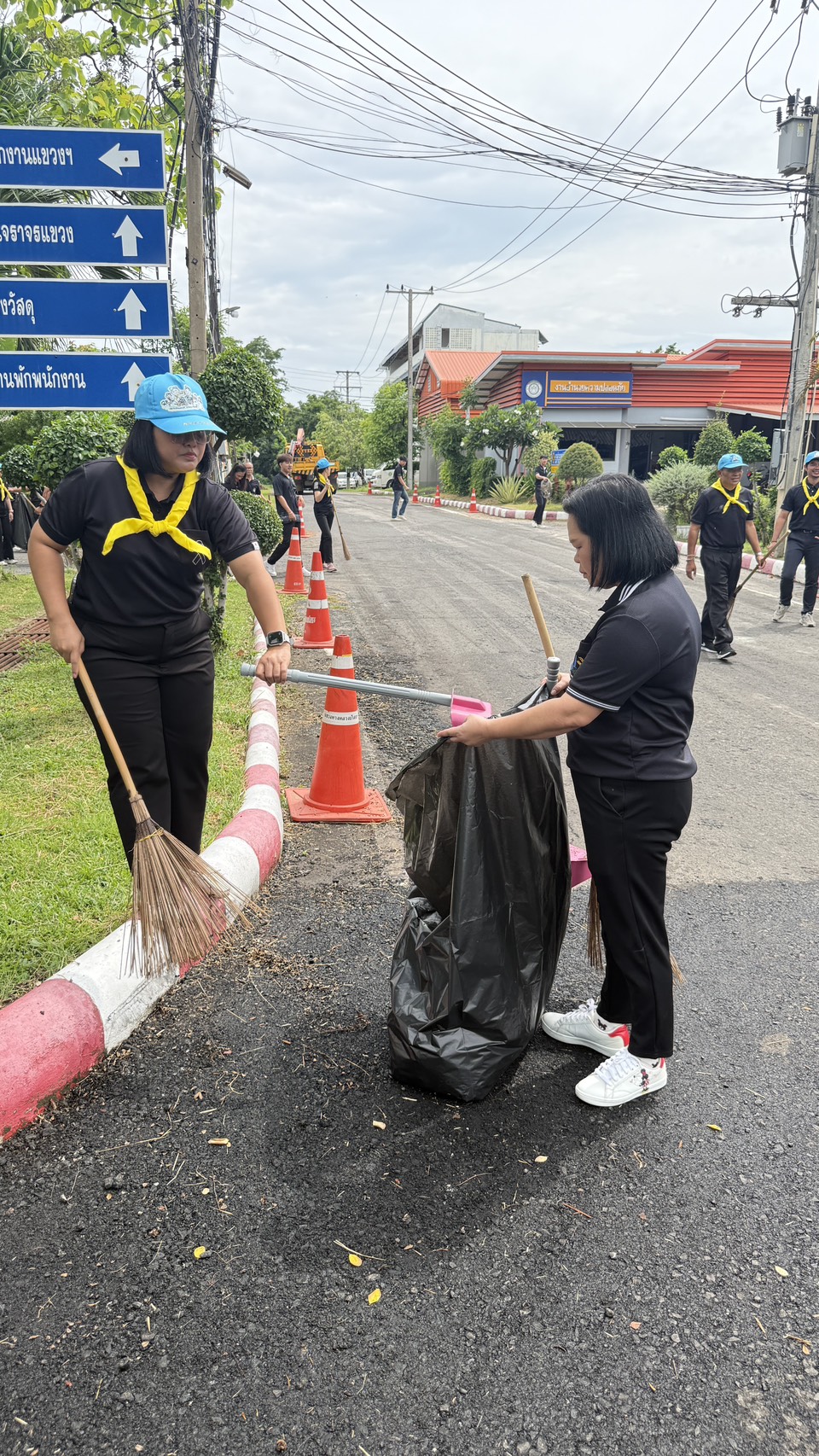 title - ส.ป.ก.ยโสธร ร่วมกิจกรรมจิตอาสาพัฒนา เนื่องในวันพระบาทสมเด็จพระปกเกล้าเจ้าอยู่หัว